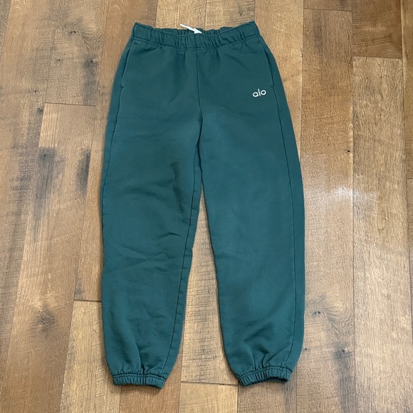 ALO Yoga Accolade Sweatpant - Picture 3 of 6